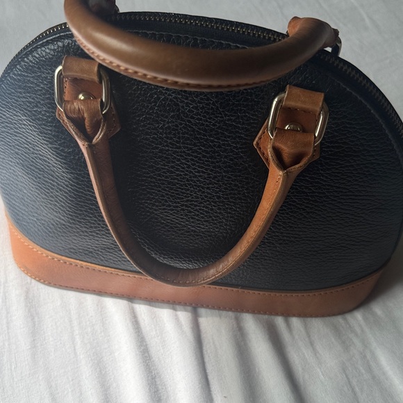 Quiet Luxury Made in Italy Leather Black and Tan Women's Handbag - Picture 2 of 12